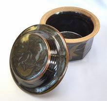 Load image into Gallery viewer, Tim Morris pottery vessel