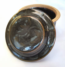 Load image into Gallery viewer, Tim Morris pottery vessel