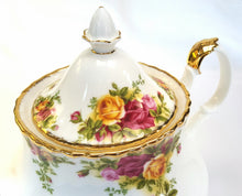 Load image into Gallery viewer, Royal Albert 'Old Country Roses' teapot