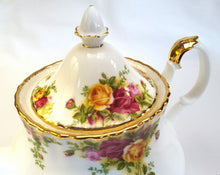 Load image into Gallery viewer, Royal Albert 'Old Country Roses' teapot