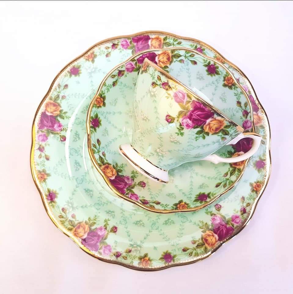 Royal Albert ‘Old Country Roses’ Bone China Trio – ‘Peppermint Damask’ (Limited Edition, 2002)