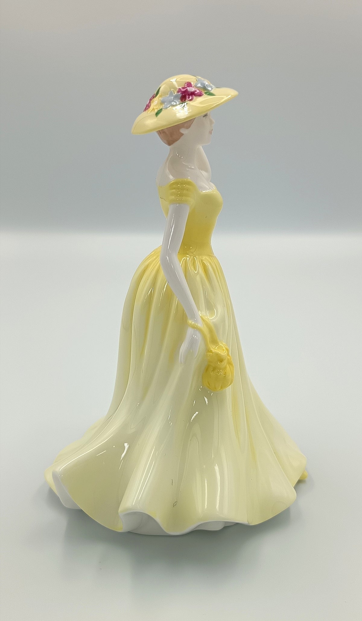 Royal Doulton Spring Time HN 4586, Collectors Club, photo 3 of 7