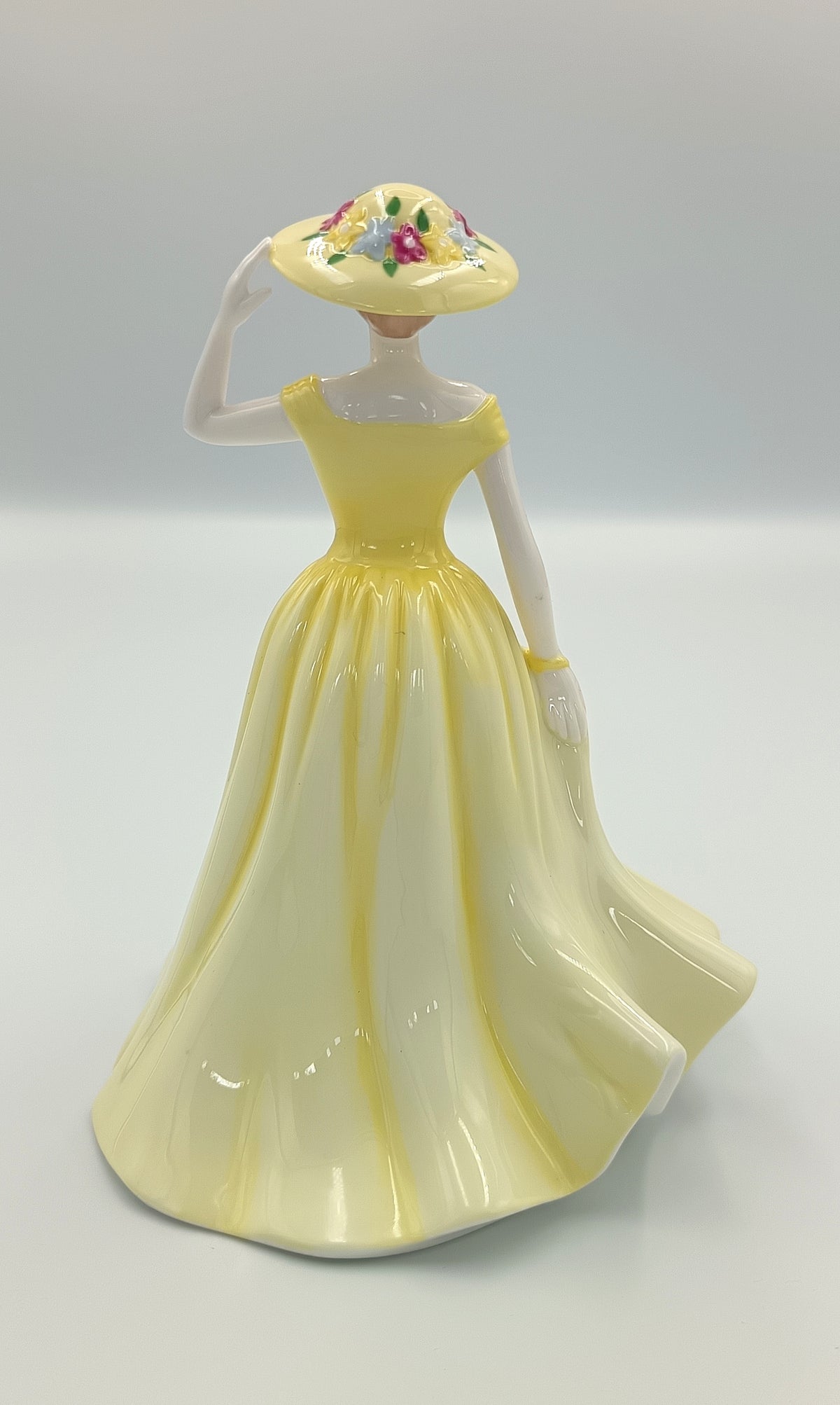 Royal Doulton Spring Time HN 4586, Collectors Club, photo 4 of 7