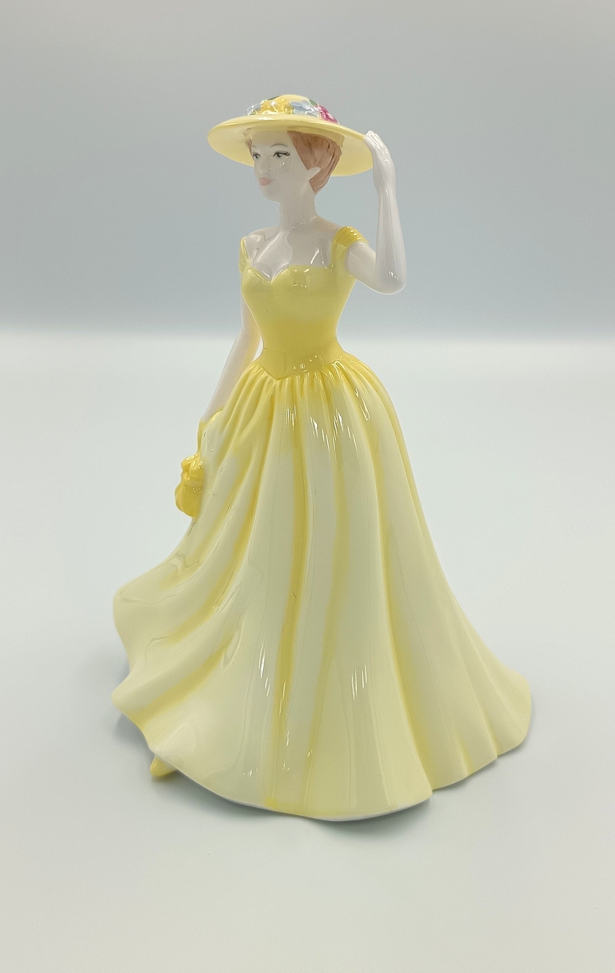 Royal Doulton Spring Time HN 4586, Collectors Club, photo 5 of 7