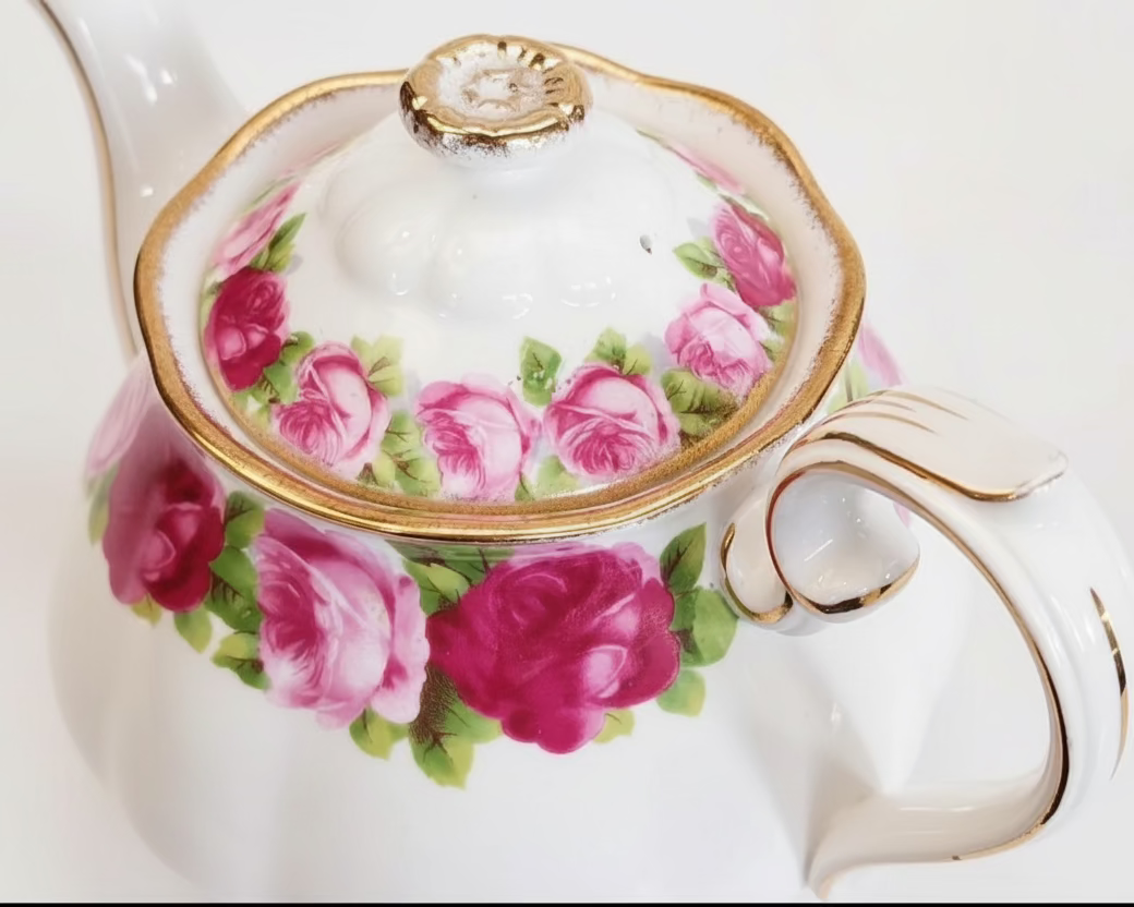 Royal Albert Large 'Old English Rose' Teapot (6-8 cup)