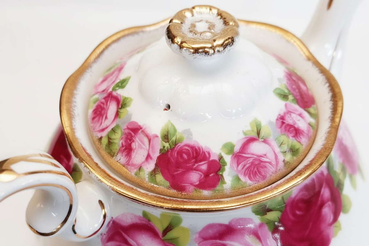 Royal Albert Large 'Old English Rose' Teapot (6-8 cup)