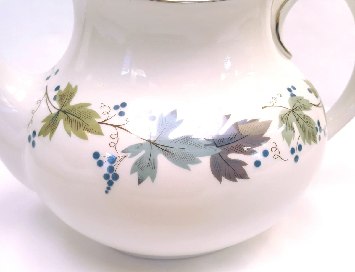 Royal Doulton 'Burgundy' TC1001 Large 6–8 Cup Teapot | English Translucent China | Made in England | Mint Condition