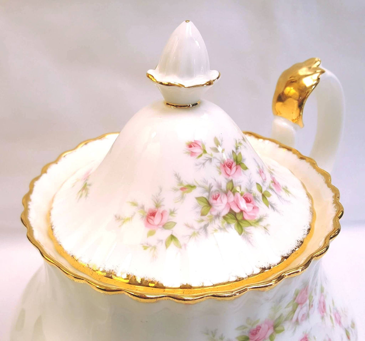 Royal Albert | Victoriana Rose | Large Six-to-Eight Cup Teapot | Pattern Copyright 1966