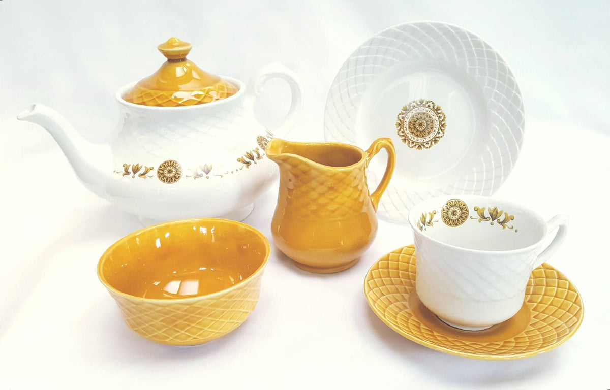 Enoch Wedgwood (Tunstall) Ltd | Gold Medallion | 18-Piece Tea Service | Circa 1960s–1970s