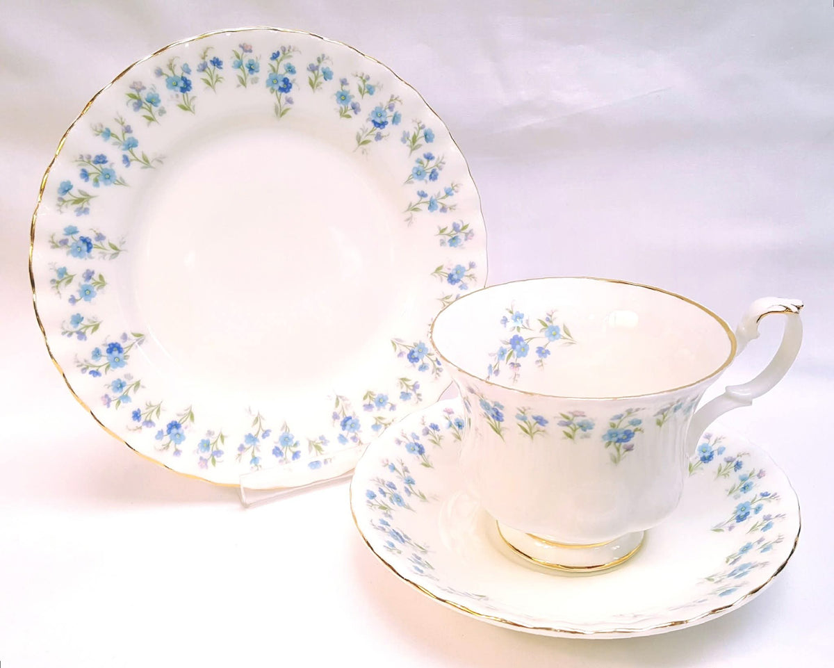 Royal Albert | 'Memory Lane' | Trio (Teacup, Saucer & Side Plate) | Forget-Me-Not Floral Spray Border | Gold Line Detail | Made in England | Good Used Condition