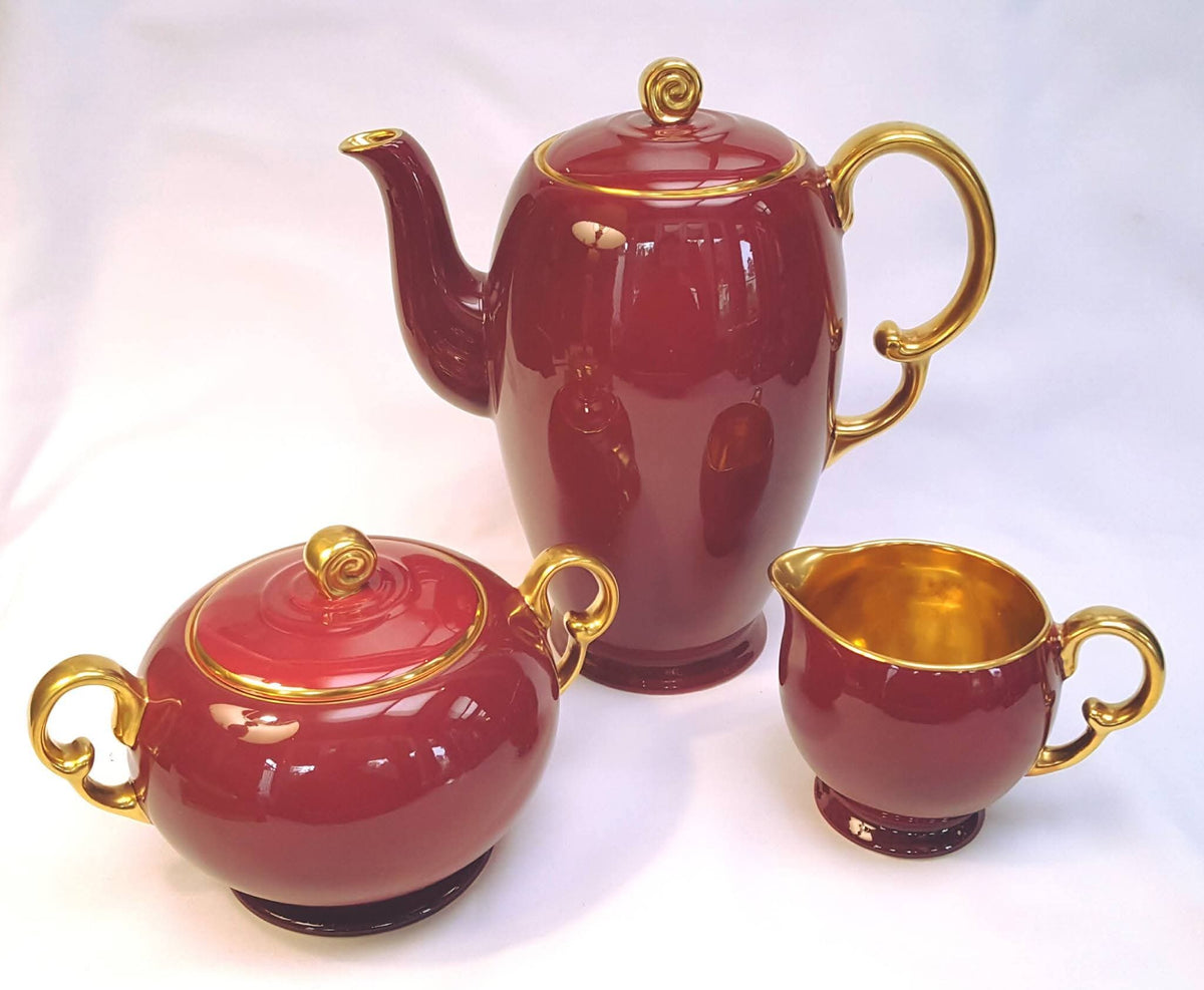 Crown Devon | Fielding's | Lynton Shape | Art Deco Burgundy & Gold Coffee Service | 15 Pieces | Rd Applied For | Pattern 3184 | Circa Late 1920s–1930s | England | Excellent Unused Condition