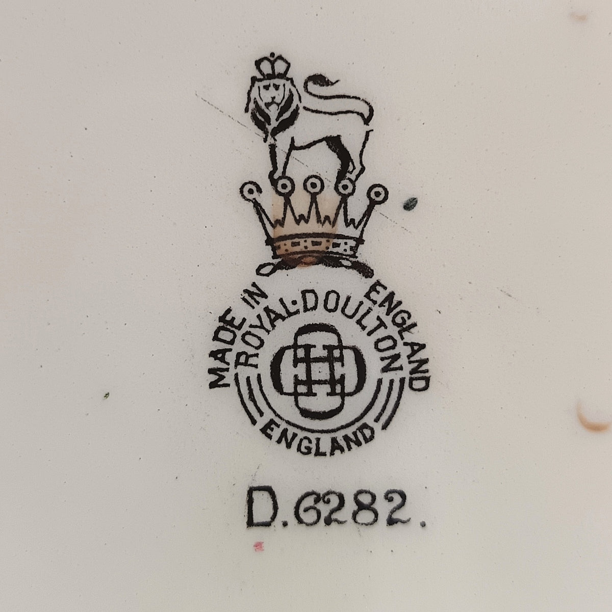 Royal Doulton | The Professionals Series — The Hunting Man | Series Ware Cabinet Plate | Pattern D6282 | England, mid-20th century