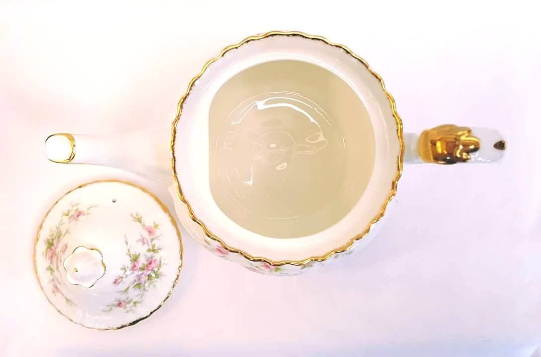 Royal Albert | Victoriana Rose | Large Six-to-Eight Cup Teapot | Pattern Copyright 1966
