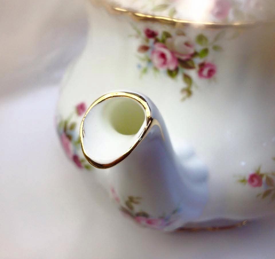 Royal Albert | Cottage Garden | Large Teapot | Bone China | England | © 1970 Royal Albert Ltd