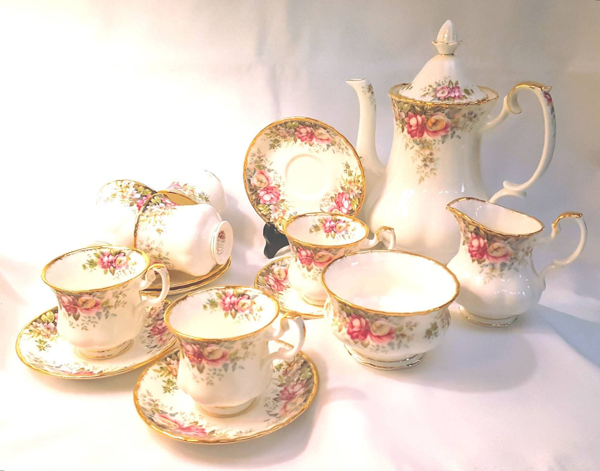 Royal Albert | Autumn Roses | Nine-Piece Coffee Set | Bone China | 1981