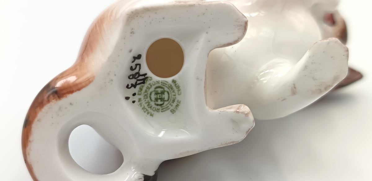 Royal Doulton | Character Kitten — Licking Front Paw | Bone China Animal Study | HN 2583 | England, 20th century