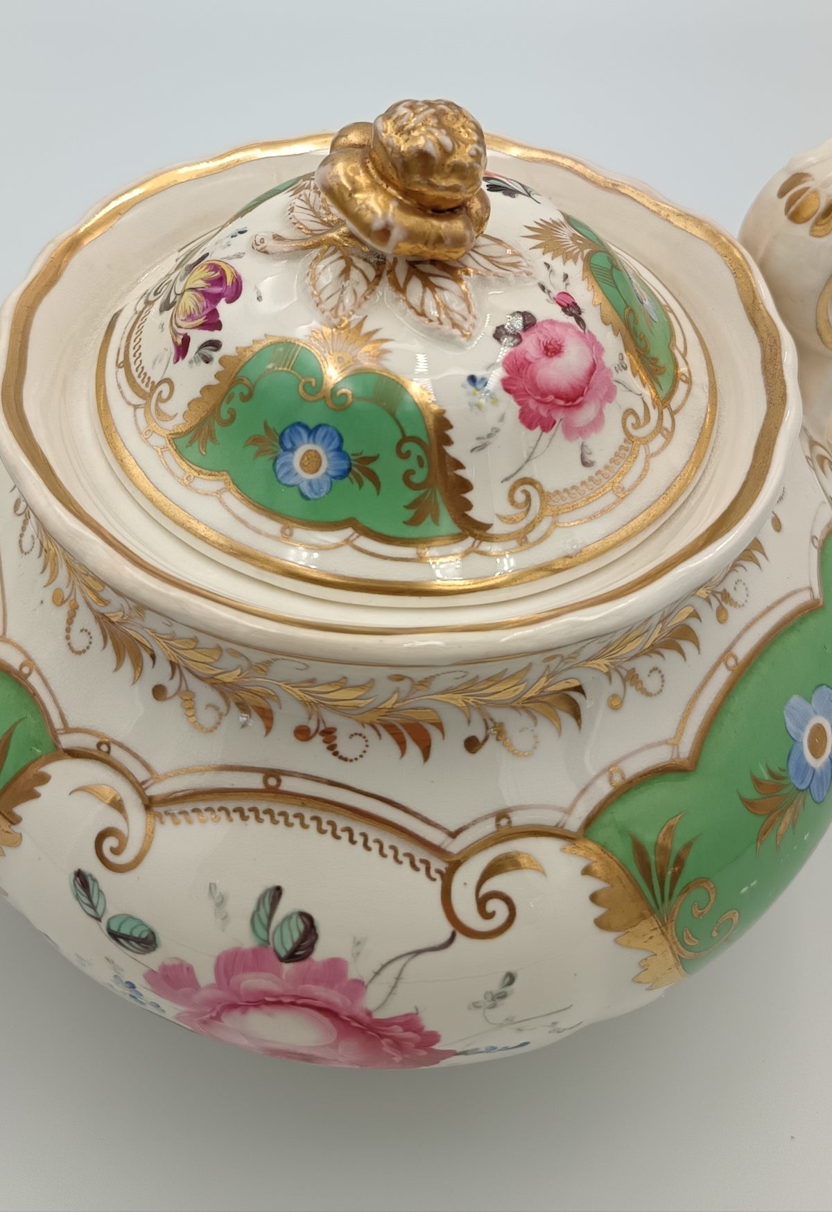 English Porcelain | Part Tea Service | Green Ground with Gilt Acanthus and Hand-Painted Flower Reserves | Pattern 239 | c.1820–1840 | 13 Pieces