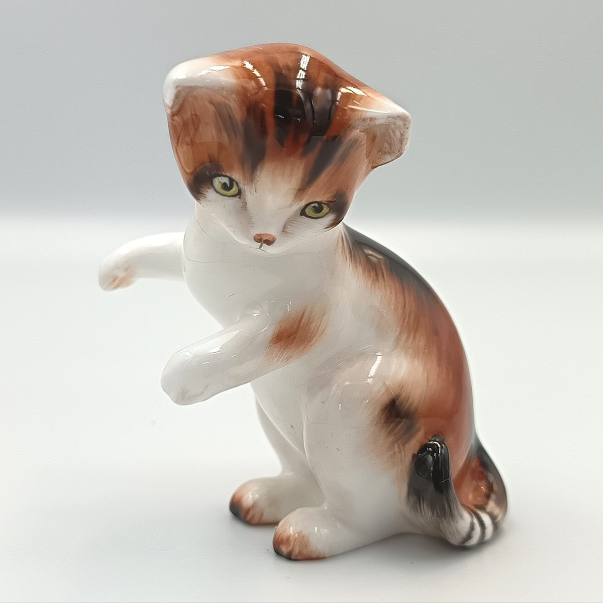 Royal Doulton | Character Kitten — On Hind Legs | Bone China Animal Study | HN 2582 | England, 1970