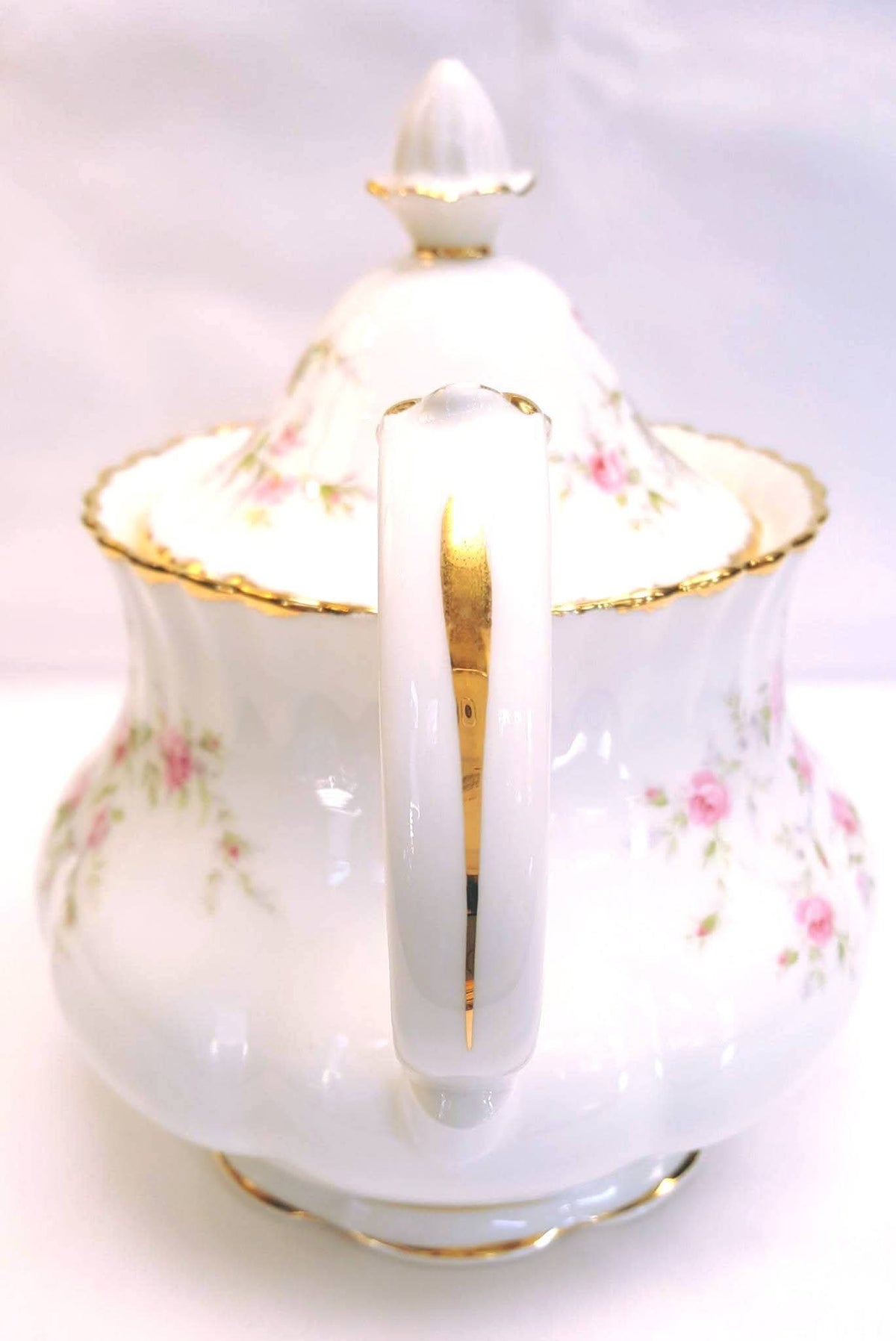 Royal Albert | Victoriana Rose | Large Six-to-Eight Cup Teapot | Pattern Copyright 1966