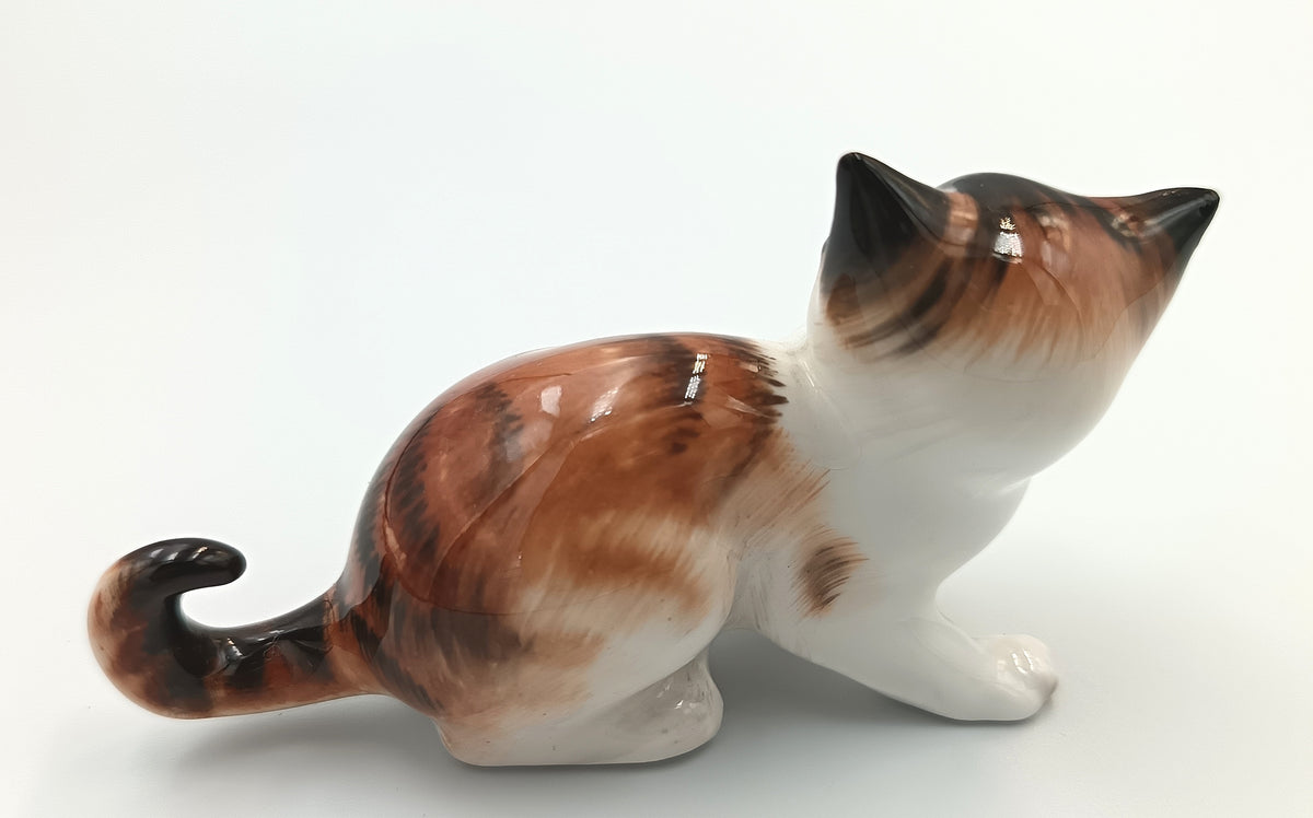 Royal Doulton | Character Kitten — Looking Up | Bone China Animal Study | HN 2584 | England, 20th century