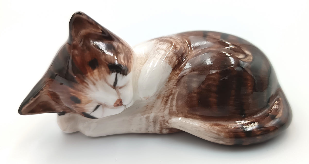 Royal Doulton | Character Kitten — Sleeping | Bone China Animal Study | HN 2581 | England, 20th century
