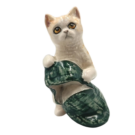 Royal Doulton | New Toy | DA232 | Striped Kitten with Green Slipper | Gloss | 1995–1999