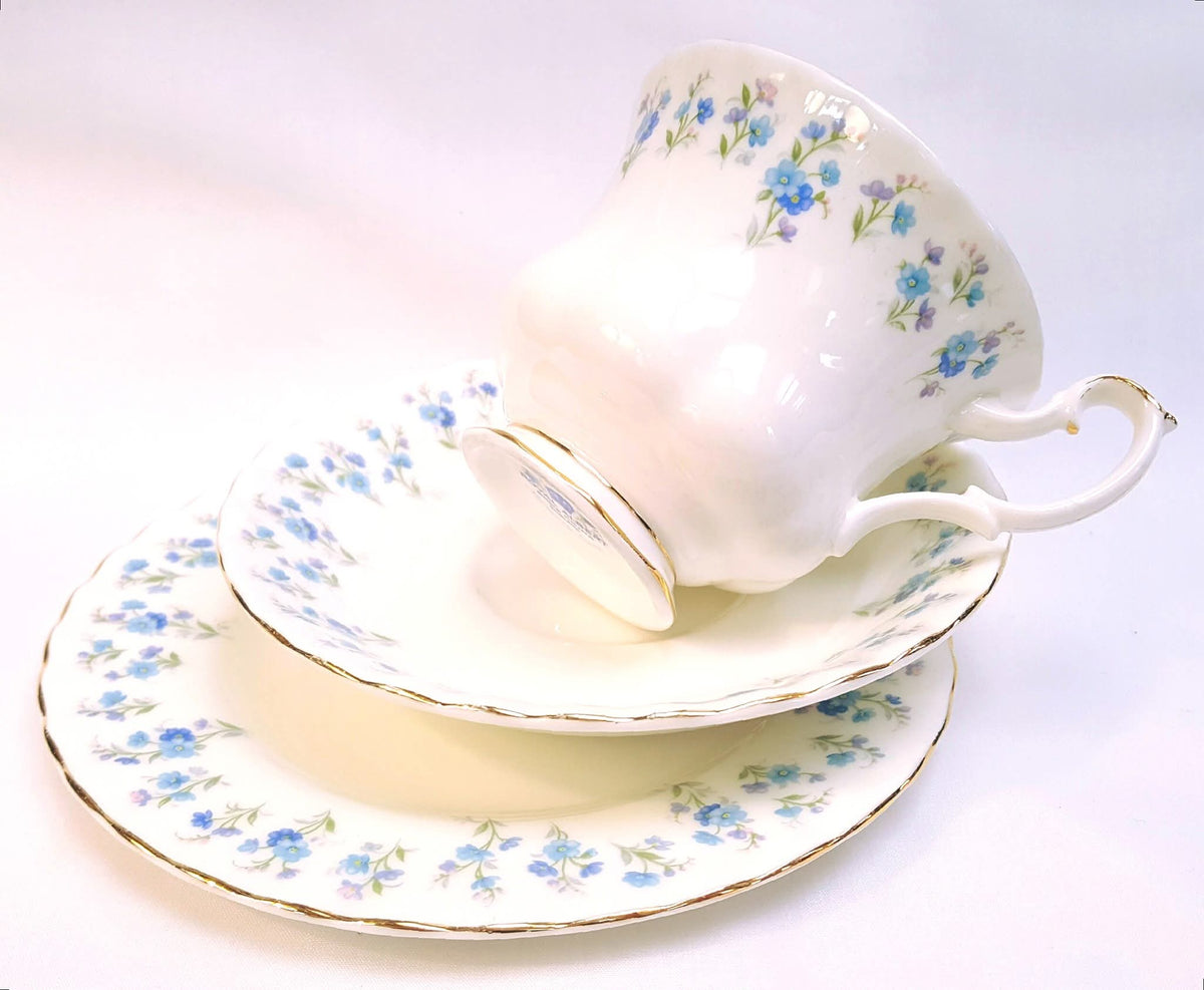 Royal Albert | 'Memory Lane' | Trio (Teacup, Saucer & Side Plate) | Forget-Me-Not Floral Spray Border | Gold Line Detail | Made in England | Good Used Condition