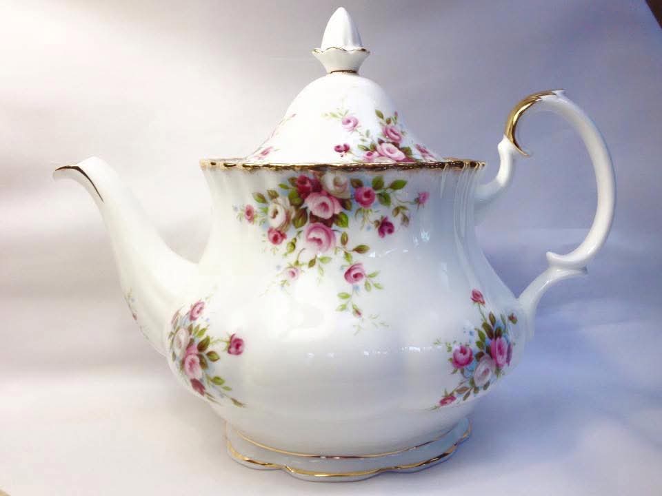 Royal Albert | Cottage Garden | Large Teapot | Bone China | England | © 1970 Royal Albert Ltd