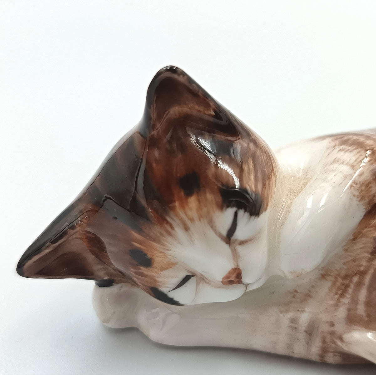 Royal Doulton | Character Kitten — Sleeping | Bone China Animal Study | HN 2581 | England, 20th century