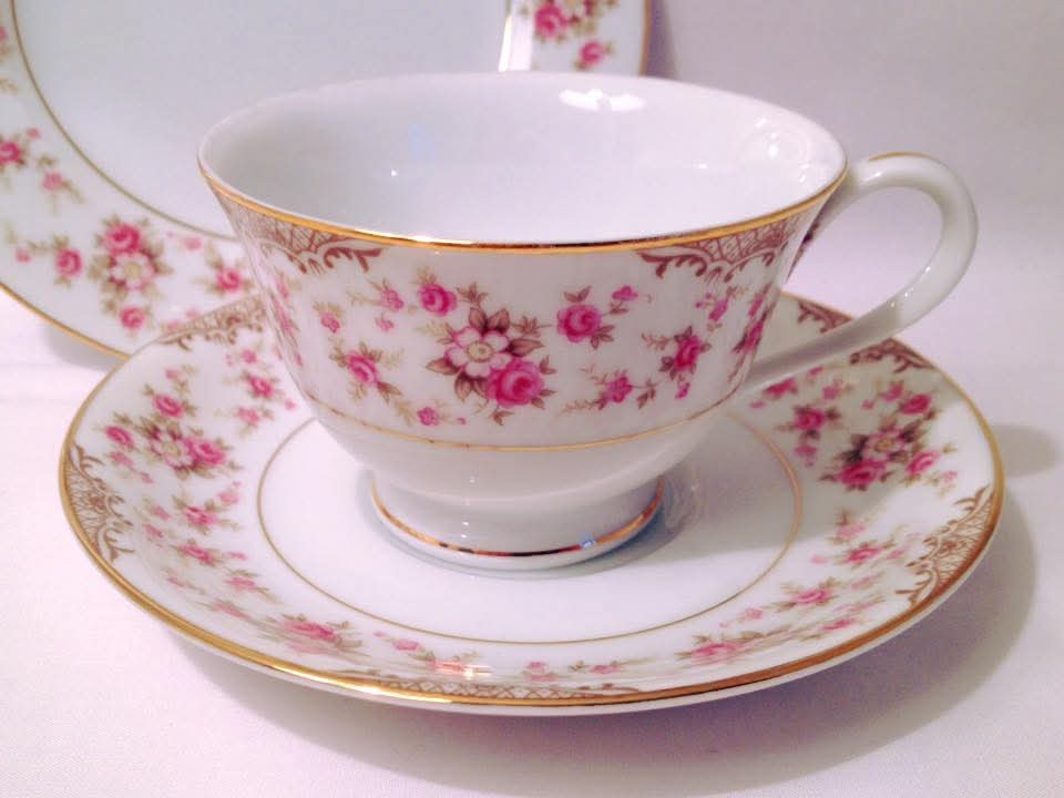RC Japan 'Rosalie' Porcelain Trios — Pink Roses & Gilt Trellis Border, Japan, Mid-Twentieth Century — Set of Five