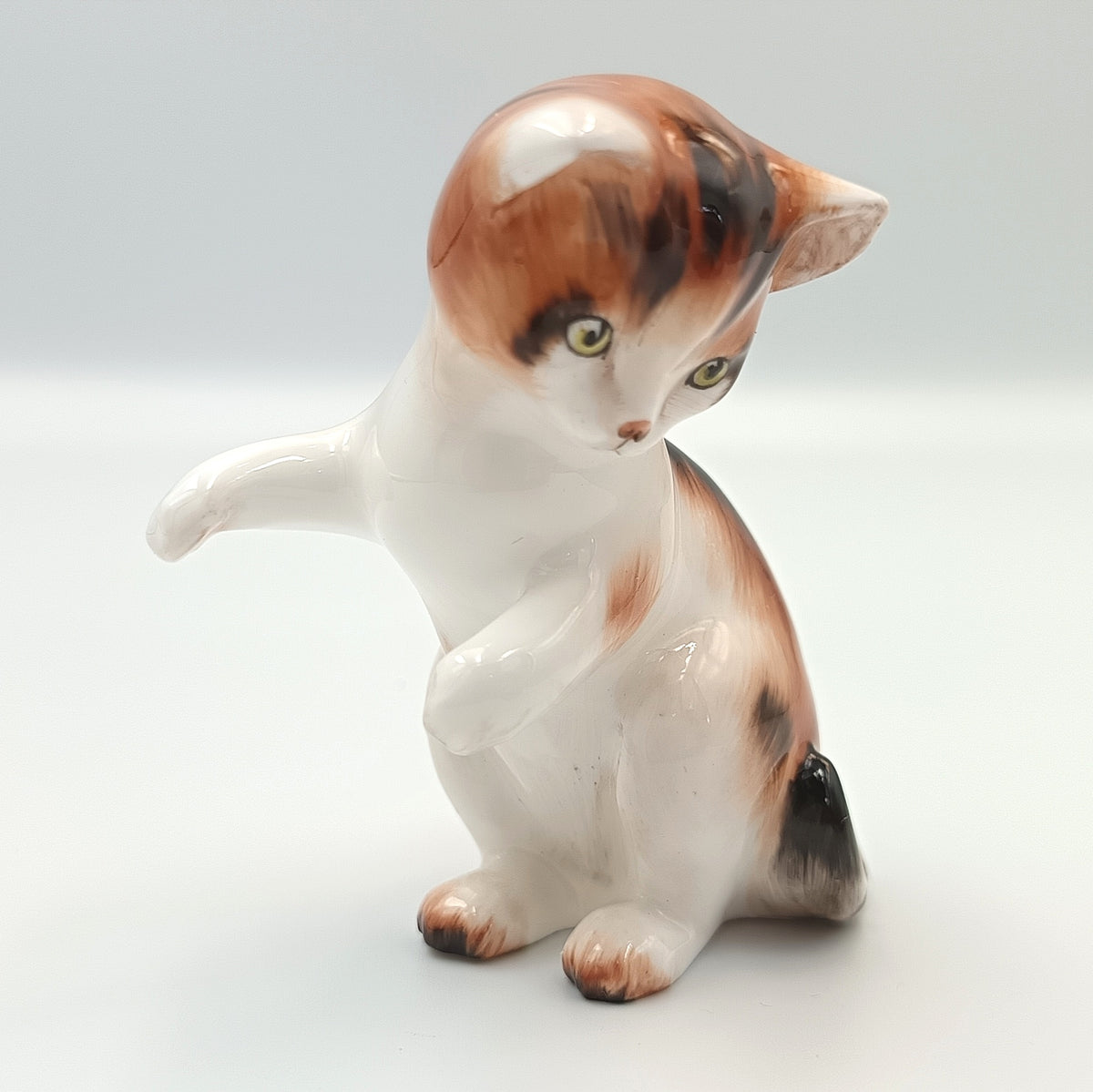 Royal Doulton | Character Kitten — On Hind Legs | Bone China Animal Study | HN 2582 | England, 1970