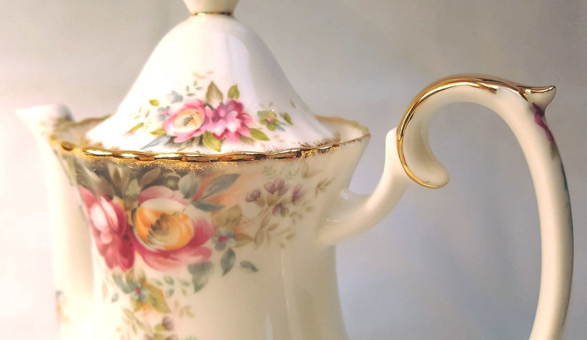Royal Albert | Autumn Roses | Nine-Piece Coffee Set | Bone China | 1981