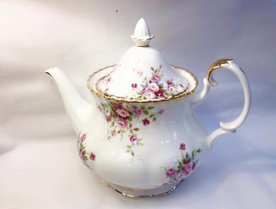 Royal Albert | Cottage Garden | Large Teapot | Bone China | England | © 1970 Royal Albert Ltd