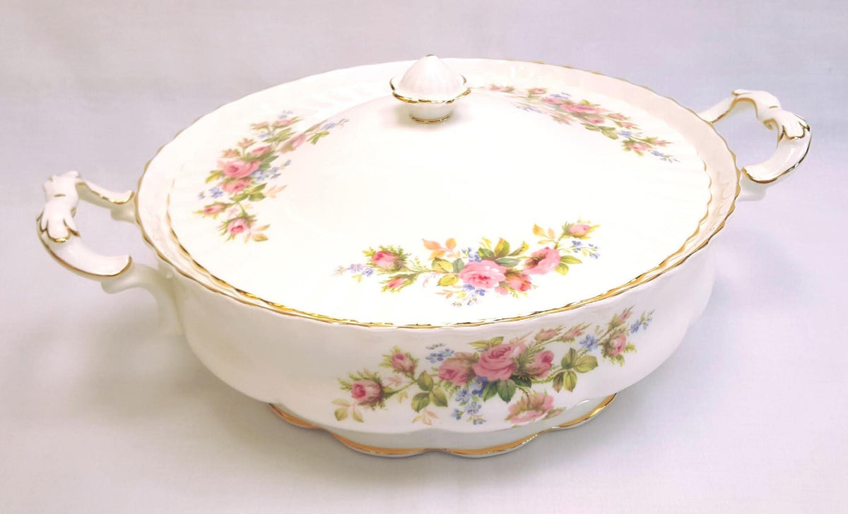 Royal Albert | Moss Rose | 47-Piece Dinner Service | Scalloped Form | Rope-Twist Gilt Edge | All Serving Pieces Intact | Mint Condition