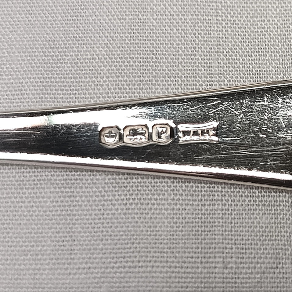 Walker & Hall Sterling Silver Golf-Themed Teaspoon Set with Silver-Plated Sugar Tongs – Early 20th Century Collectible