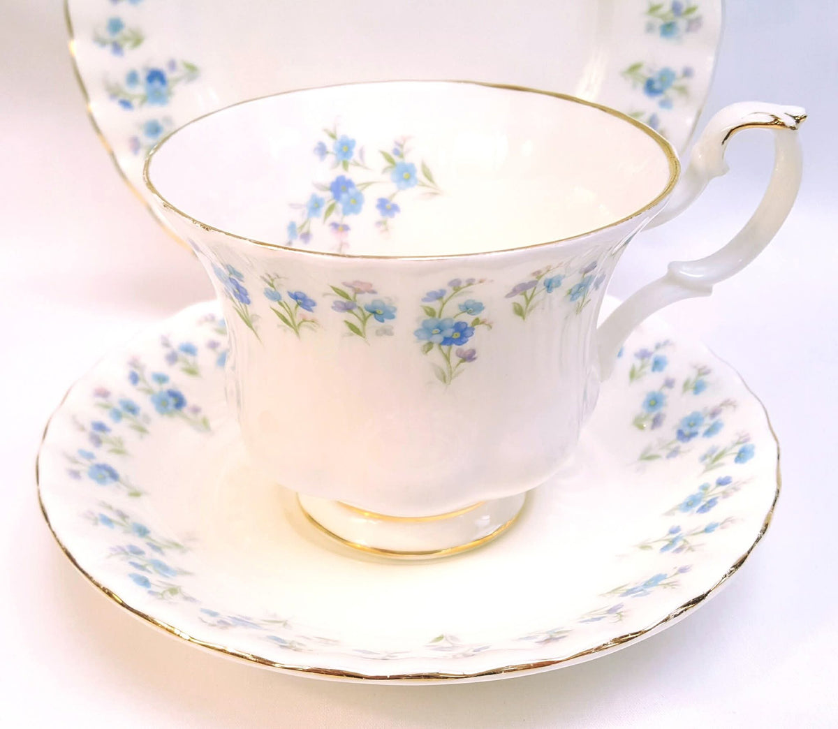Royal Albert | 'Memory Lane' | Trio (Teacup, Saucer & Side Plate) | Forget-Me-Not Floral Spray Border | Gold Line Detail | Made in England | Good Used Condition
