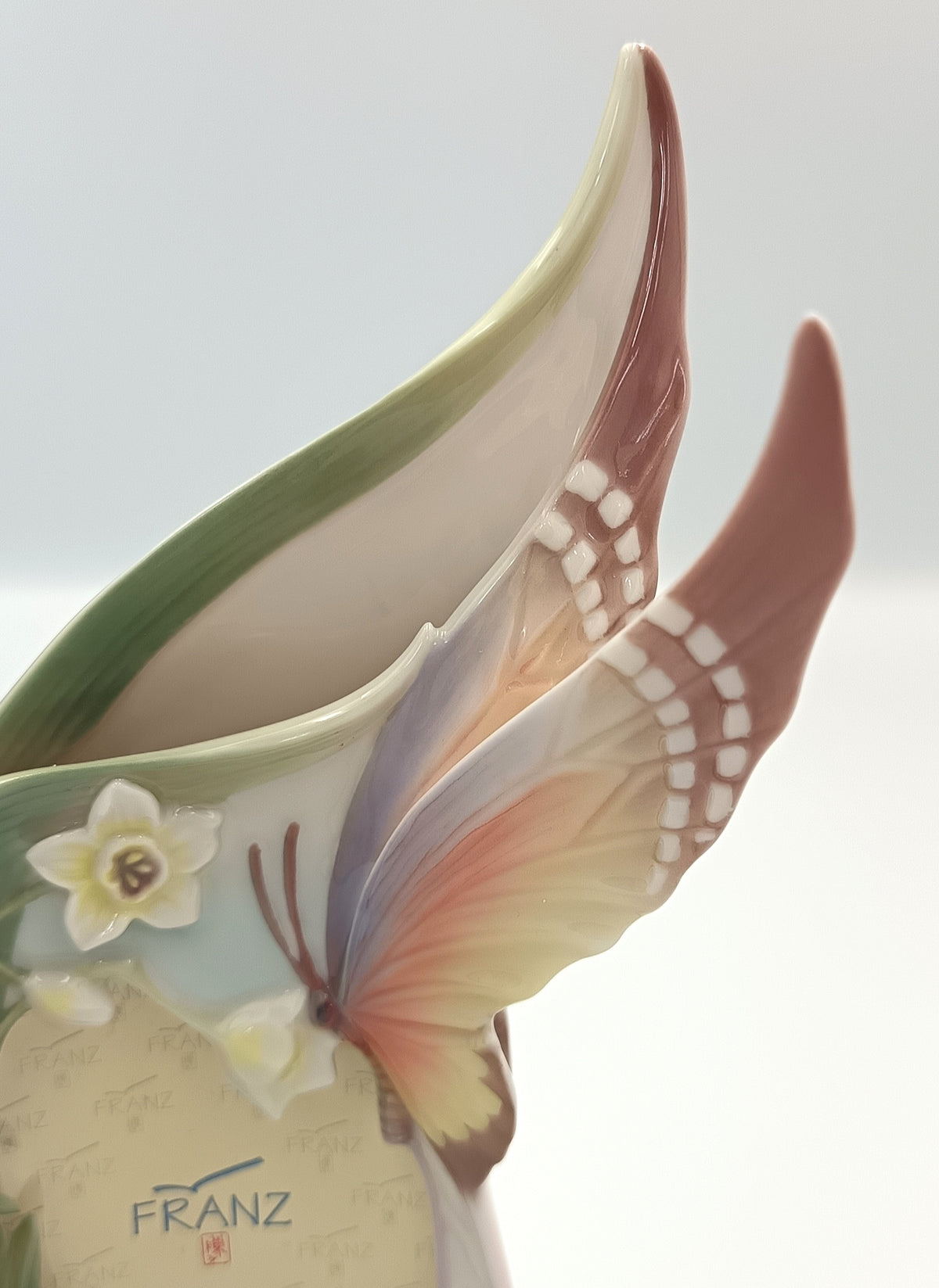 Franz Collection | Papillon Butterfly | Photo Frame | Porcelain | FZ00331 | Designed by Jen Woo, Sculpted by Chih Kun | 2004