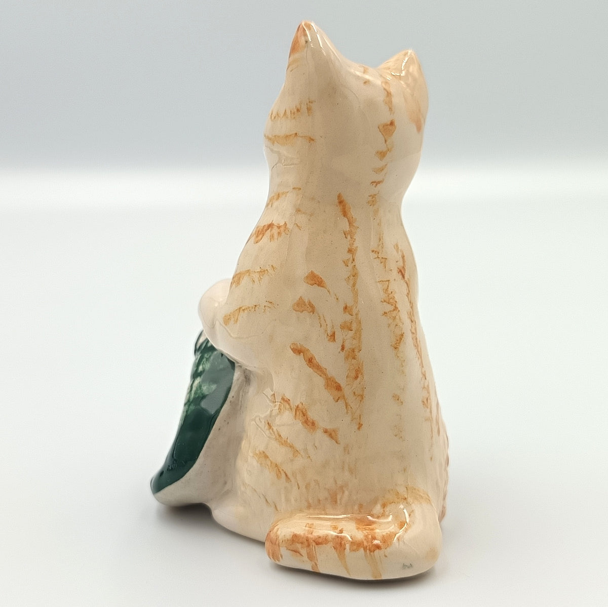 Royal Doulton | New Toy | DA232 | Striped Kitten with Green Slipper | Gloss | 1995–1999