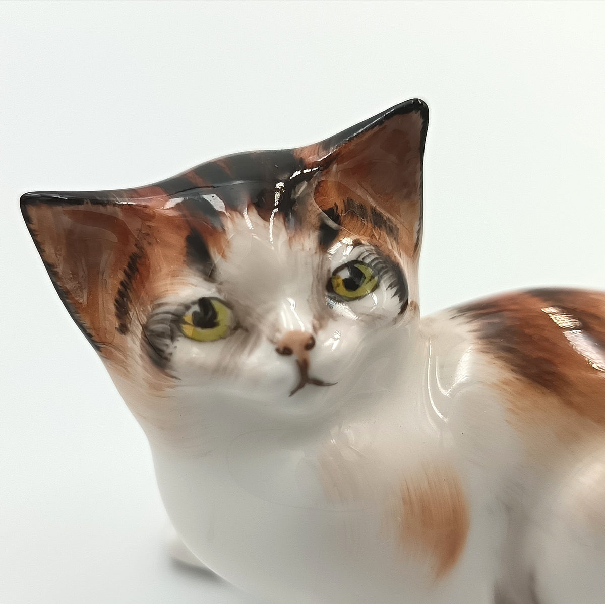 Royal Doulton | Character Kitten — Looking Up | Bone China Animal Study | HN 2584 | England, 20th century