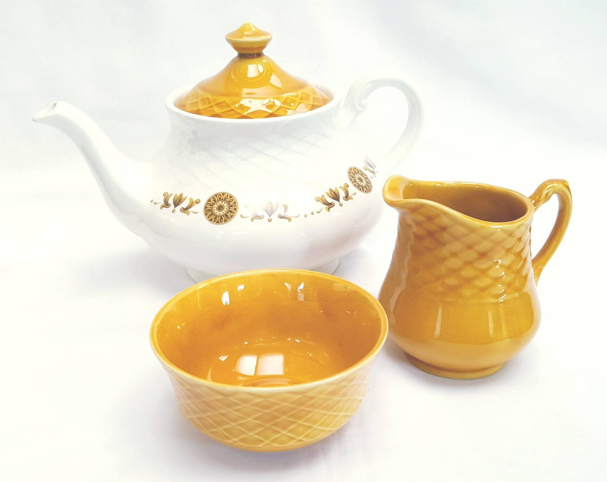 Enoch Wedgwood (Tunstall) Ltd | Gold Medallion | 18-Piece Tea Service | Circa 1960s–1970s