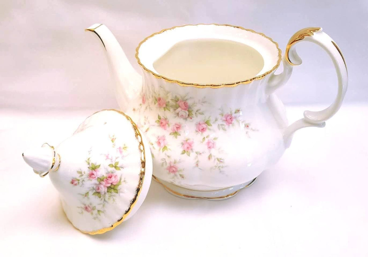 Royal Albert | Victoriana Rose | Large Six-to-Eight Cup Teapot | Pattern Copyright 1966
