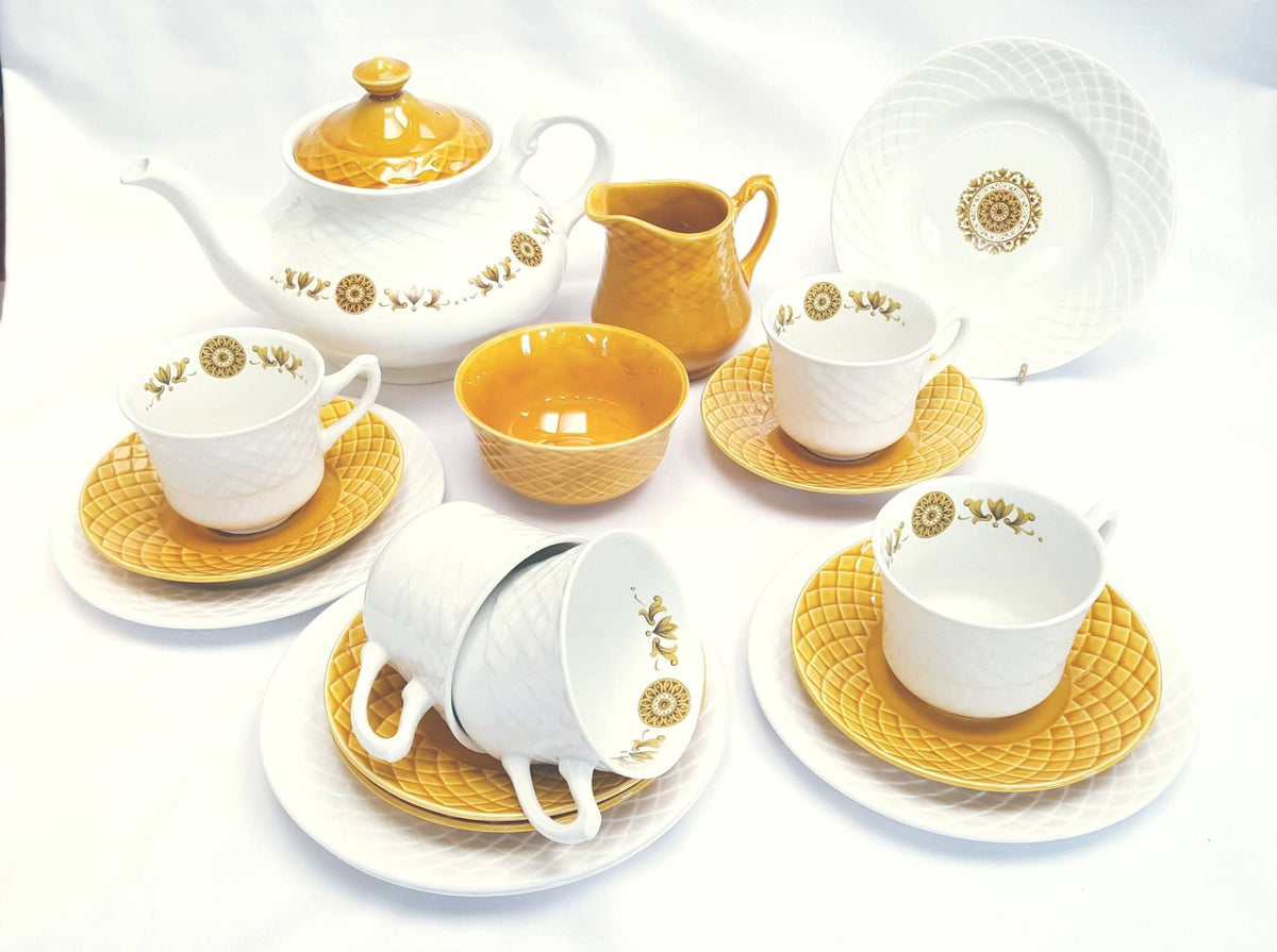 Enoch Wedgwood (Tunstall) Ltd | Gold Medallion | 18-Piece Tea Service | Circa 1960s–1970s