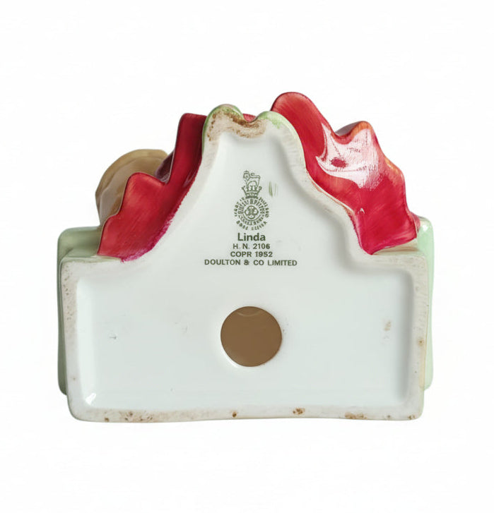 Royal Doulton Linda HN2106 figurine | Bone China | Designed by Leslie Harradine | 1953–1976