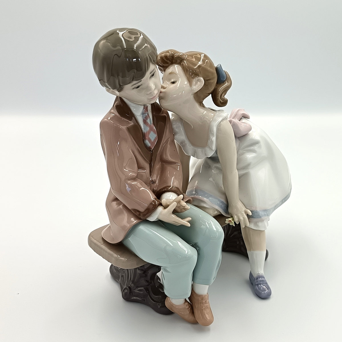 Lladró Ten and Growing 7635, Collectors Society 1995, photo 4 of 11
