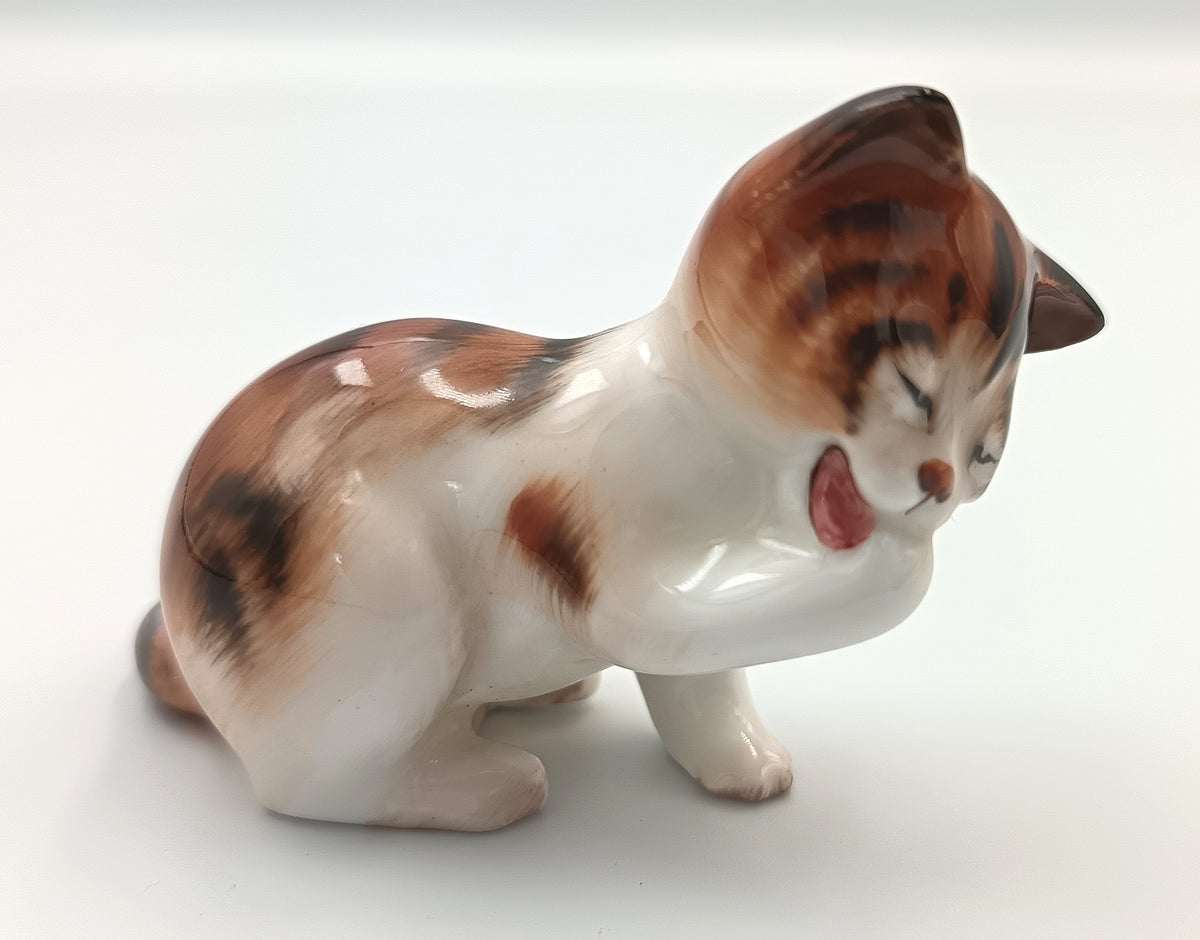 Royal Doulton | Character Kitten — Licking Front Paw | Bone China Animal Study | HN 2583 | England, 20th century