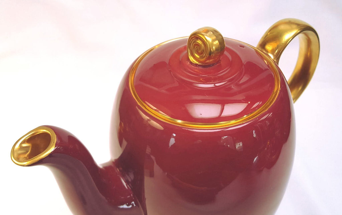 Crown Devon | Fielding's | Lynton Shape | Art Deco Burgundy & Gold Coffee Service | 15 Pieces | Rd Applied For | Pattern 3184 | Circa Late 1920s–1930s | England | Excellent Unused Condition