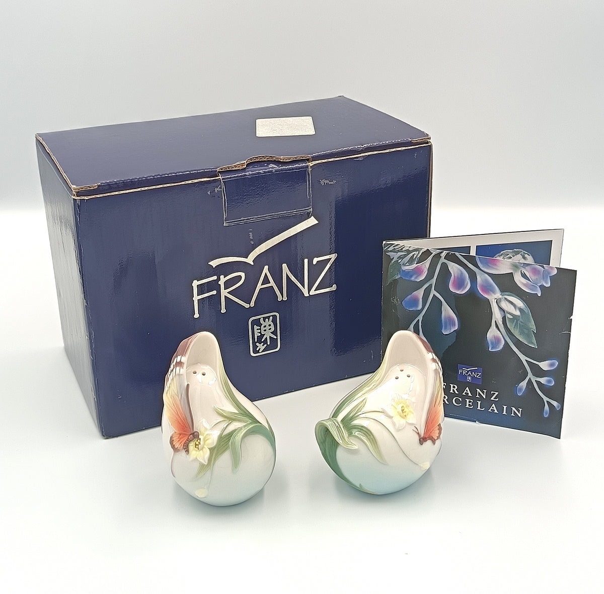 Franz Collection | Papillon Butterfly | Salt & Pepper Shaker Set | FZ00657 | Designed by Jen Woo | Sculpted by Yeh Fen | c.2004