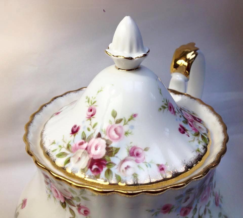 Royal Albert | Cottage Garden | Large Teapot | Bone China | England | © 1970 Royal Albert Ltd