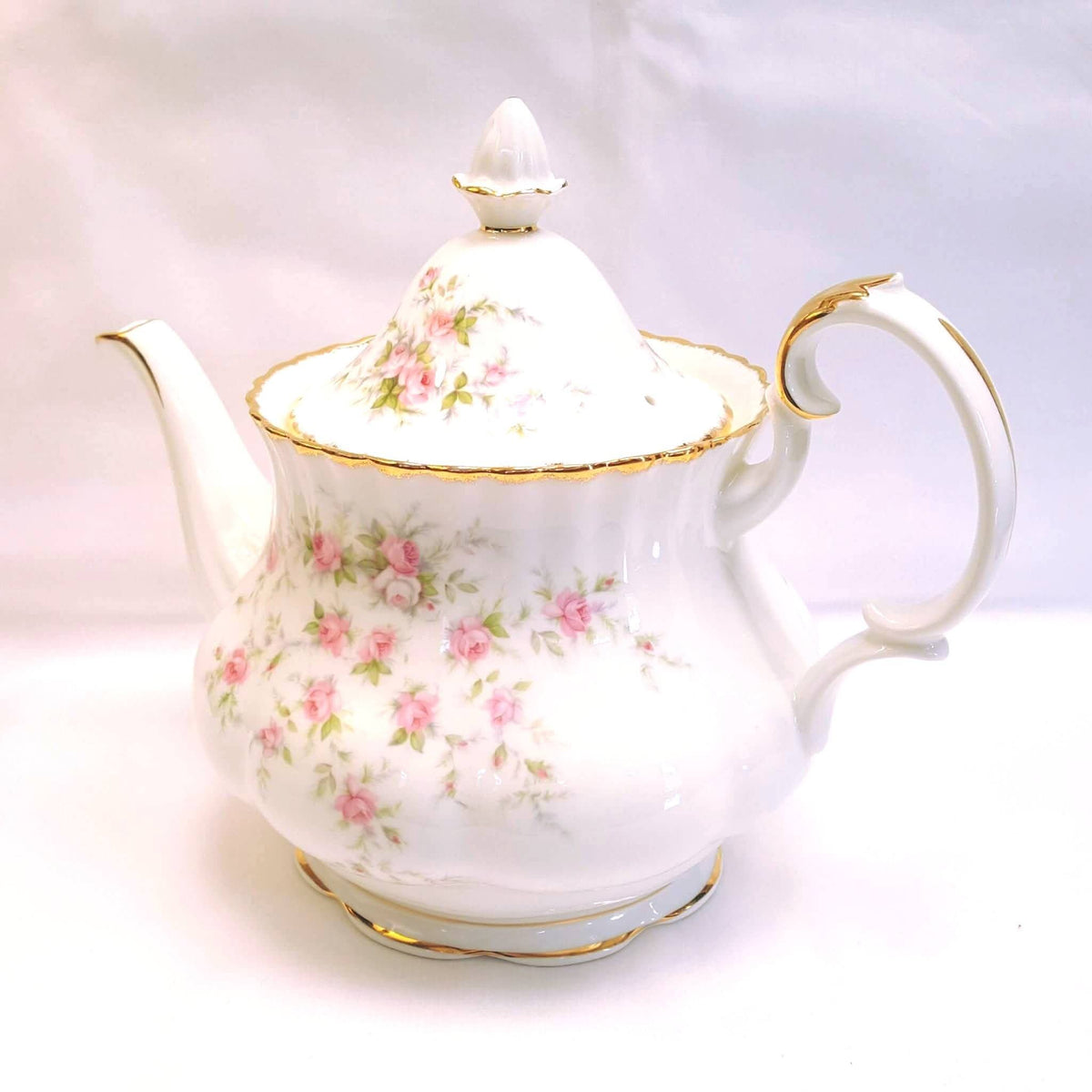 Royal Albert | Victoriana Rose | Large Six-to-Eight Cup Teapot | Pattern Copyright 1966