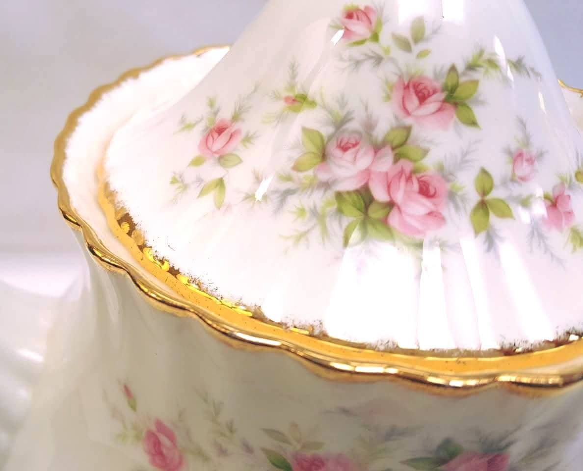 Royal Albert | Victoriana Rose | Large Six-to-Eight Cup Teapot | Pattern Copyright 1966